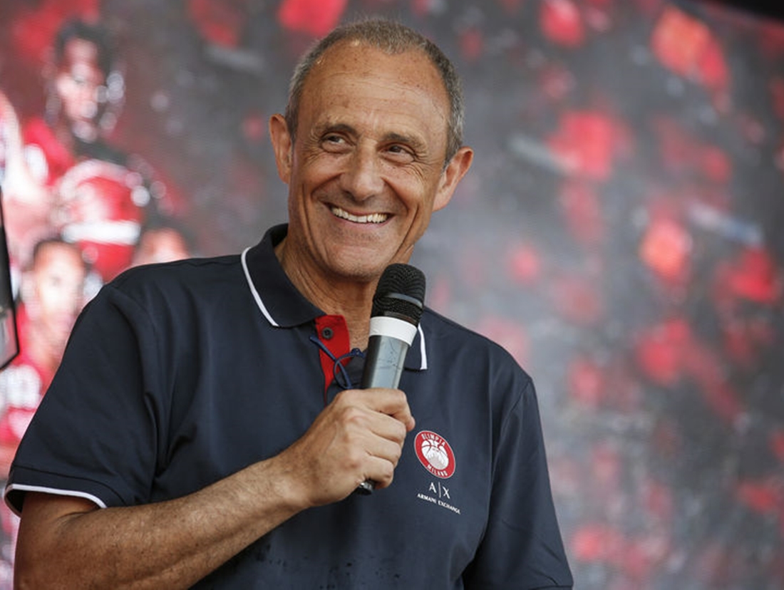 Ettore Messina entrenador del Olimpia Milano