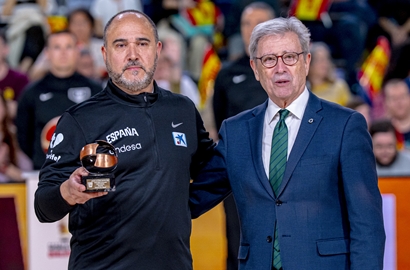 chusmateorecibepremioadm2025 portada